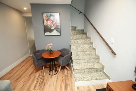 Casa à venda com 105m², 3 quartos e 2 vagas Casa à venda com 105m², 3 quartos e 2 vagasSala