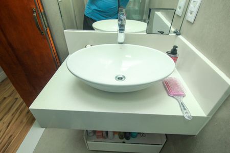 Casa à venda com 105m², 3 quartos e 2 vagas Casa à venda com 105m², 3 quartos e 2 vagasBanheiro Social