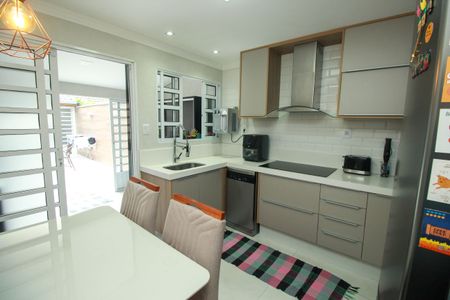 Casa à venda com 105m², 3 quartos e 2 vagas Casa à venda com 105m², 3 quartos e 2 vagasCozinha