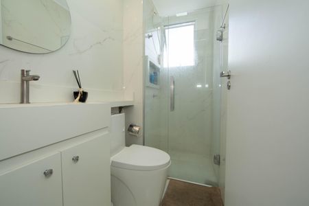 Apartamento à venda com 46m², 2 quartos e 1 vaga Apartamento à venda com 46m², 2 quartos e 1 vagaBANHEIRO