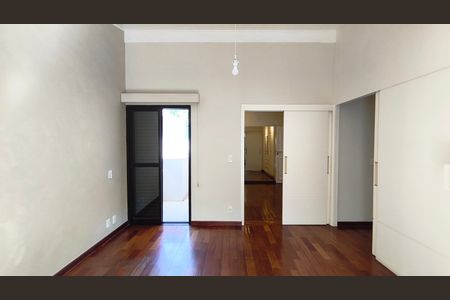 Casa à venda com 220m², 3 quartos e 2 vagasSuíte