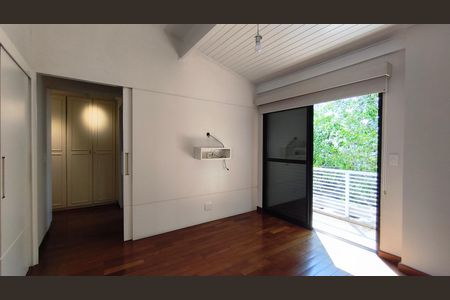 Casa à venda com 220m², 3 quartos e 2 vagasSuíte