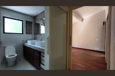 Casa à venda com 220m², 3 quartos e 2 vagasBanheiro da Suíte
