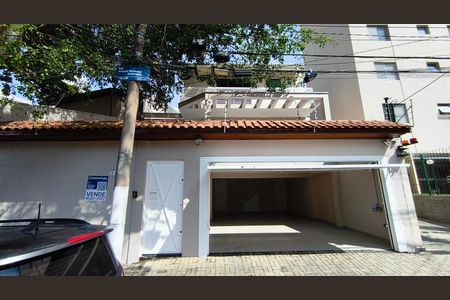 Casa à venda com 220m², 3 quartos e 2 vagasFachada + Plaquinha