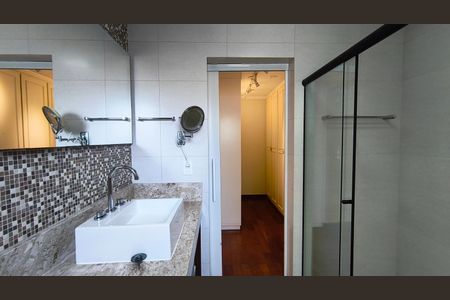 Casa à venda com 220m², 3 quartos e 2 vagasBanheiro da Suíte