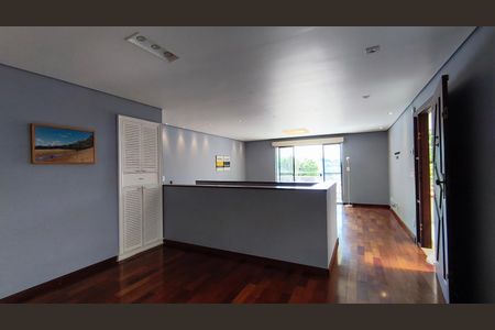 Casa à venda com 220m², 3 quartos e 2 vagasSala