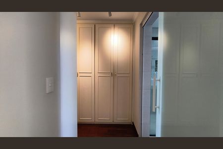 Casa à venda com 220m², 3 quartos e 2 vagasCloset 2 da Suíte