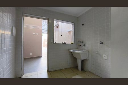 Casa à venda com 220m², 3 quartos e 2 vagasÁrea de Serviço