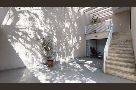 Casa à venda com 220m², 3 quartos e 2 vagasFachada