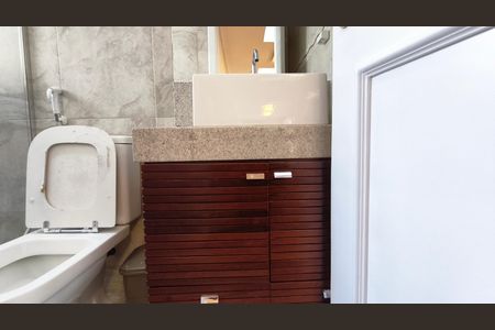 Casa à venda com 220m², 3 quartos e 2 vagasBanheiro