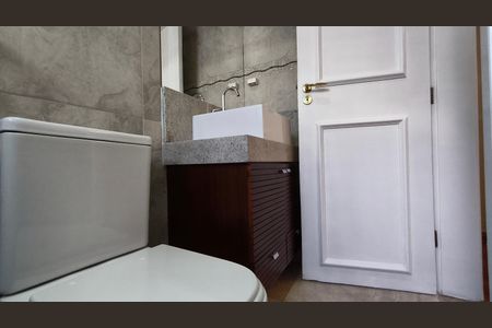 Casa à venda com 220m², 3 quartos e 2 vagasBanheiro