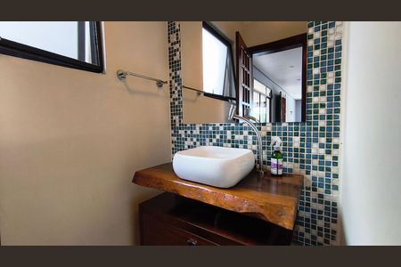 Casa à venda com 220m², 3 quartos e 2 vagasLavabo