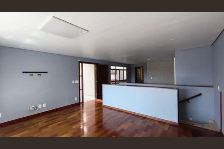 Sala de casa à venda com 3 quartos, 220m² em Vila Mariana, São Paulo