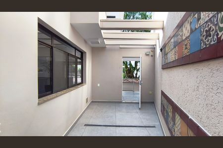 Casa à venda com 220m², 3 quartos e 2 vagasCorredor