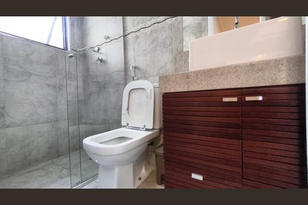 Casa à venda com 220m², 3 quartos e 2 vagasBanheiro