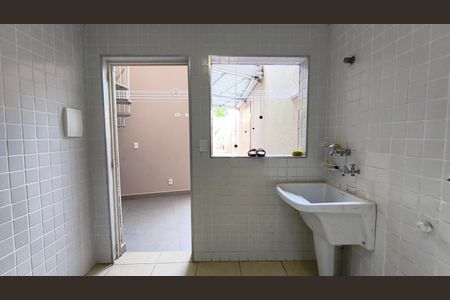 Casa à venda com 220m², 3 quartos e 2 vagasÁrea de Serviço