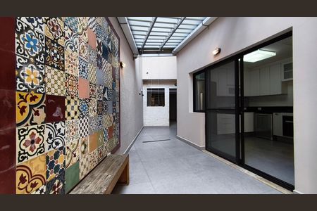 Casa à venda com 220m², 3 quartos e 2 vagasCorredor