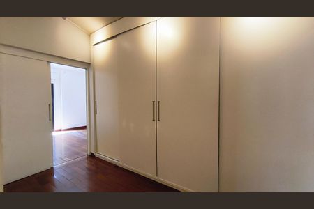 Casa à venda com 220m², 3 quartos e 2 vagasCloset 1 da Suíte