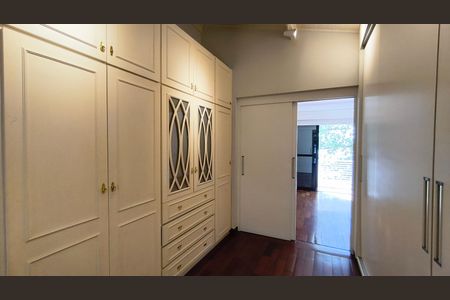 Casa à venda com 220m², 3 quartos e 2 vagasCloset 1 da Suíte