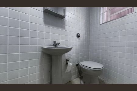 Casa à venda com 220m², 3 quartos e 2 vagasBanheiro de serviço