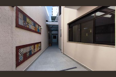 Casa à venda com 220m², 3 quartos e 2 vagasCorredor