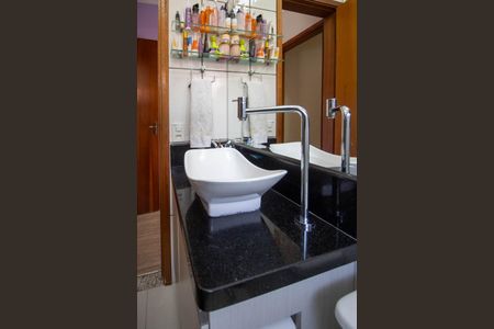 Casa à venda com 173m², 3 quartos e 2 vagas Casa à venda com 173m², 3 quartos e 2 vagasBanheiro Suíte