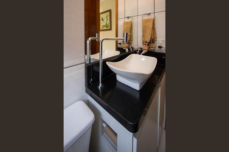 Casa à venda com 173m², 3 quartos e 2 vagas Casa à venda com 173m², 3 quartos e 2 vagasBanheiro