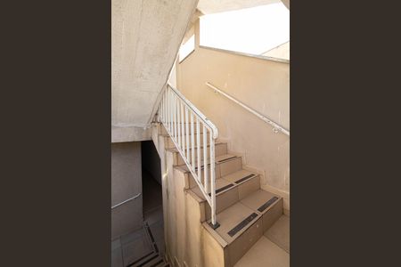 Apartamento à venda com 28m², 1 quarto e sem vaga Apartamento à venda com 28m², 1 quarto e sem vagaÁrea Comum - Escada