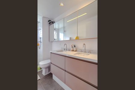 Apartamento à venda com 127m², 3 quartos e 2 vagasBanheiro da Suíte 1