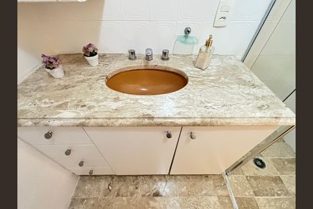 Apartamento à venda com 103m², 2 quartos e 2 vagas Apartamento à venda com 103m², 2 quartos e 2 vagasBanheiro