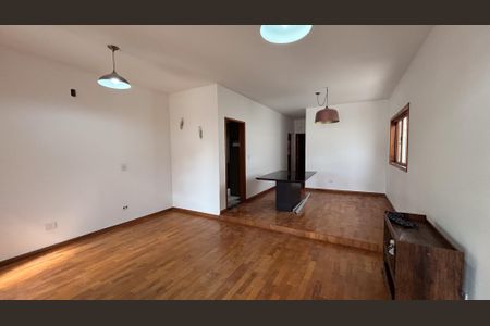 Sala de casa para alugar com 2 quartos, 360m² em Jardim Santa Maria, Jacareí