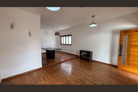 Sala de casa para alugar com 2 quartos, 360m² em Jardim Santa Maria, Jacareí