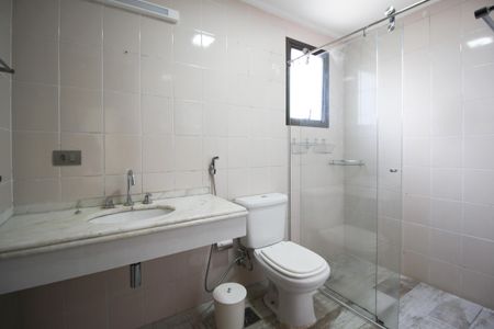 Apartamento à venda com 116m², 3 quartos e 2 vagas Apartamento à venda com 116m², 3 quartos e 2 vagasBanheiro da Suíte