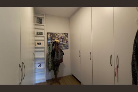Apartamento à venda com 130m², 3 quartos e 2 vagas Apartamento à venda com 130m², 3 quartos e 2 vagasCloset