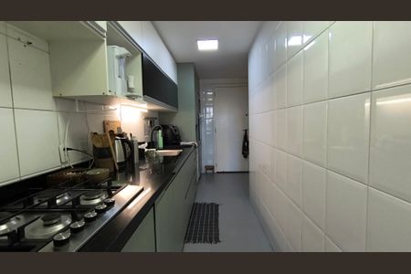 Apartamento à venda com 130m², 3 quartos e 2 vagas Apartamento à venda com 130m², 3 quartos e 2 vagasCozinha e Área de Serviço