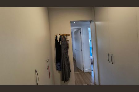 Apartamento à venda com 130m², 3 quartos e 2 vagas Apartamento à venda com 130m², 3 quartos e 2 vagasCloset