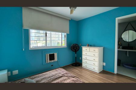 Apartamento à venda com 130m², 3 quartos e 2 vagas Apartamento à venda com 130m², 3 quartos e 2 vagasSuíte