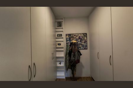 Apartamento à venda com 130m², 3 quartos e 2 vagas Apartamento à venda com 130m², 3 quartos e 2 vagasCloset