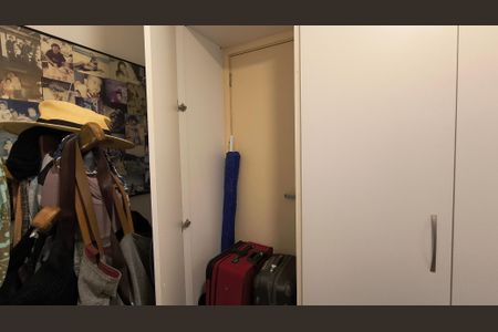 Apartamento à venda com 130m², 3 quartos e 2 vagas Apartamento à venda com 130m², 3 quartos e 2 vagasCloset