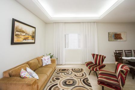 Casa à venda com 4 quartos, 310m² em Jabaquara, São Paulo