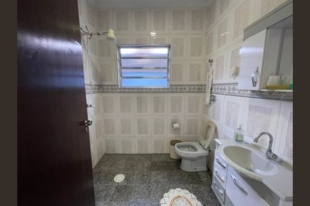 Casa à venda com 219m², 3 quartos e 4 vagasBanheiro 2
