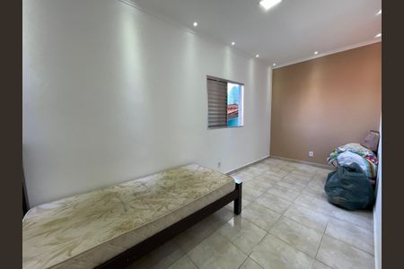 Casa à venda com 219m², 3 quartos e 4 vagasQuarto 2