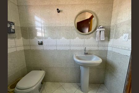 Casa à venda com 219m², 3 quartos e 4 vagasBanheiro 1