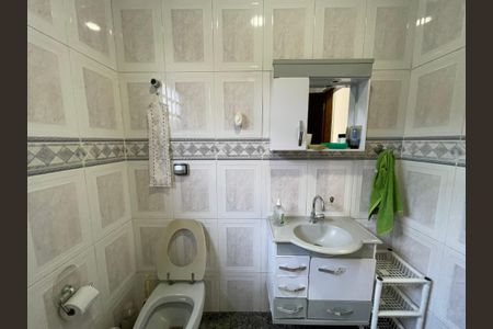 Casa à venda com 219m², 3 quartos e 4 vagasBanheiro 2