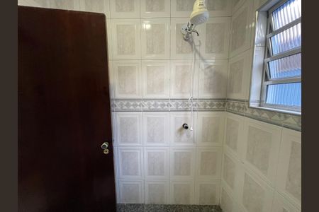Casa à venda com 219m², 3 quartos e 4 vagasBanheiro 2