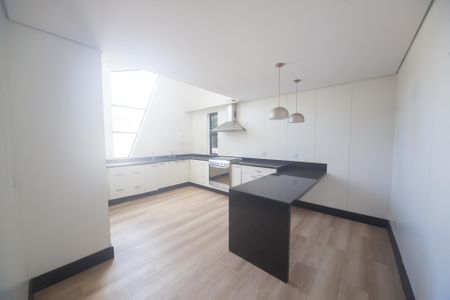 Casa de condomínio à venda com 2000m², 4 quartos e 4 vagas Casa de condomínio à venda com 2000m², 4 quartos e 4 vagasCozinha