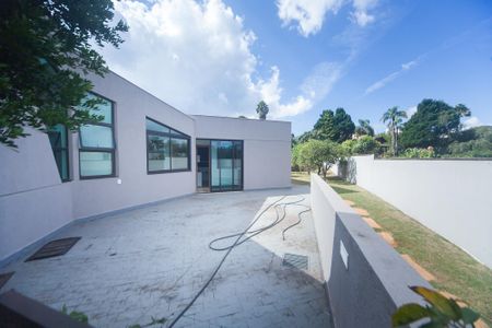 Casa de condomínio à venda com 2000m², 4 quartos e 4 vagas Casa de condomínio à venda com 2000m², 4 quartos e 4 vagasÁrea externa