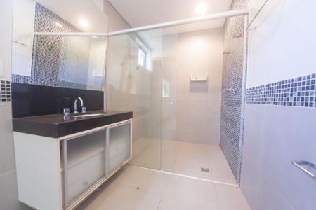 Casa de condomínio à venda com 2000m², 4 quartos e 4 vagas Casa de condomínio à venda com 2000m², 4 quartos e 4 vagasBanheiro suite 1
