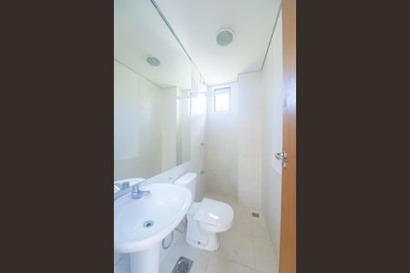 Casa de condomínio à venda com 2000m², 4 quartos e 4 vagas Casa de condomínio à venda com 2000m², 4 quartos e 4 vagasBanheiro de serviço