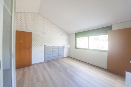 Casa de condomínio à venda com 2000m², 4 quartos e 4 vagas Casa de condomínio à venda com 2000m², 4 quartos e 4 vagassuite 1
